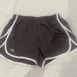 UNDER ARMOUR small dark grey athletic shorts